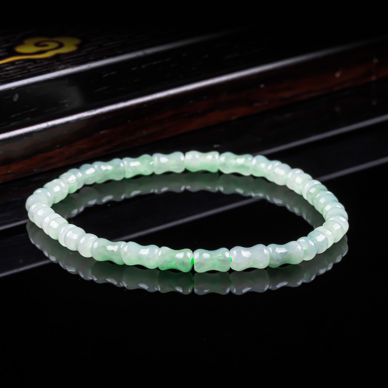 Jewelry & Watches Spółka Z Ograniczoną Odpowiedzialnością - Nuovo Bracciale e Collana in Giada
